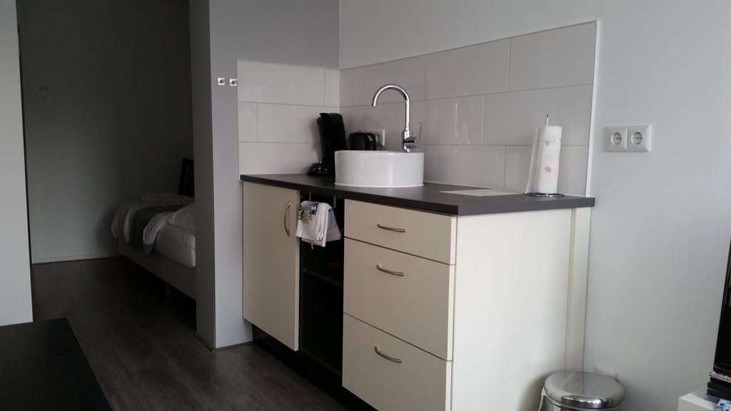 Homestay Bij Aelita Den Burg Zimmer foto