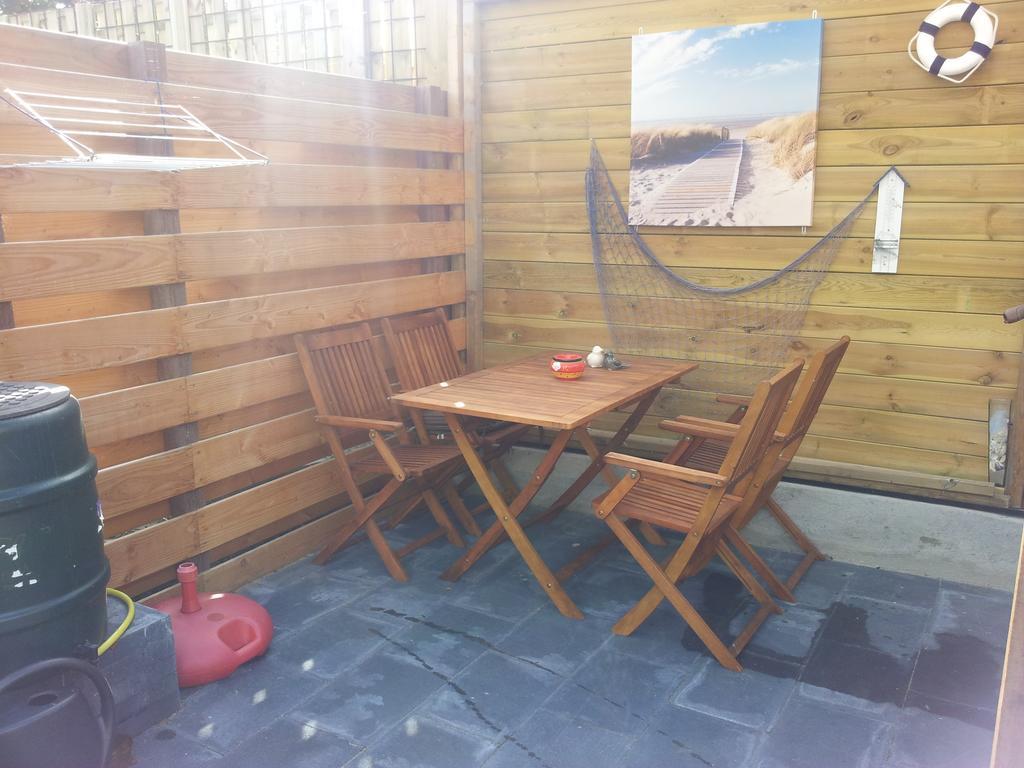 Homestay Bij Aelita Den Burg Zimmer foto