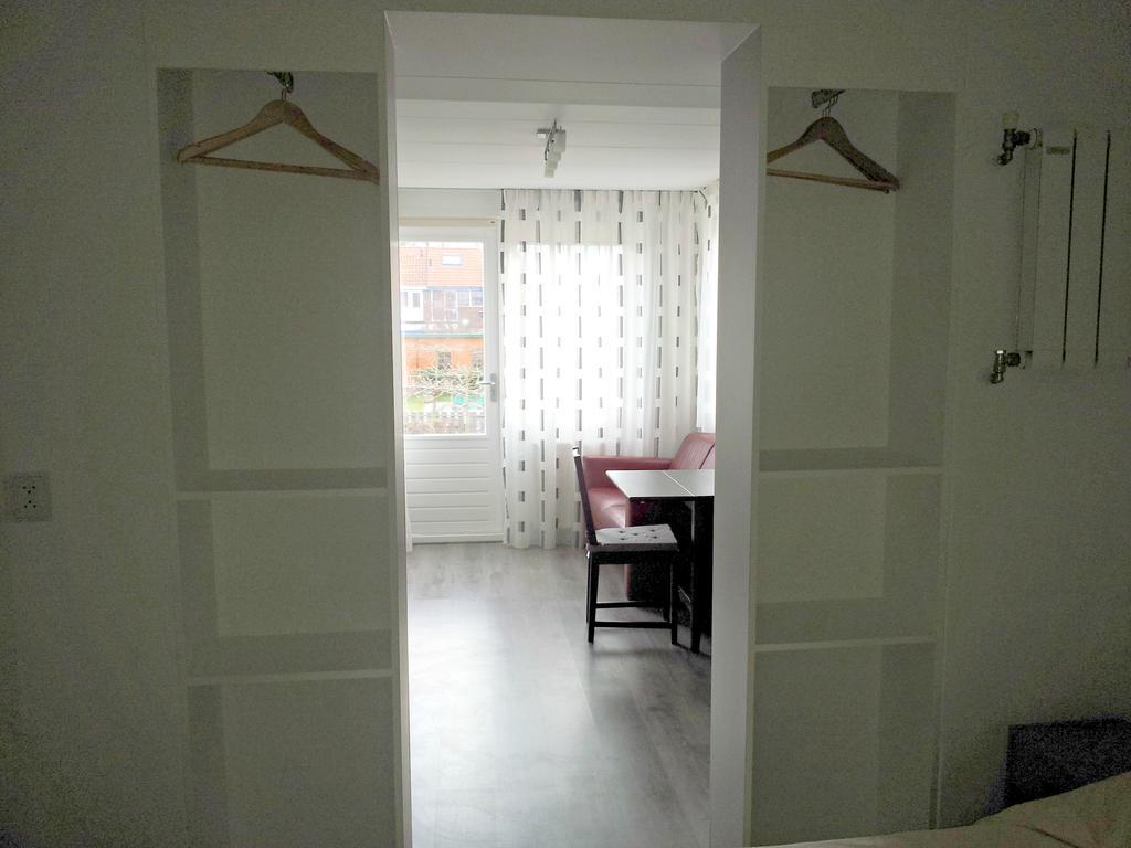 Homestay Bij Aelita Den Burg Zimmer foto