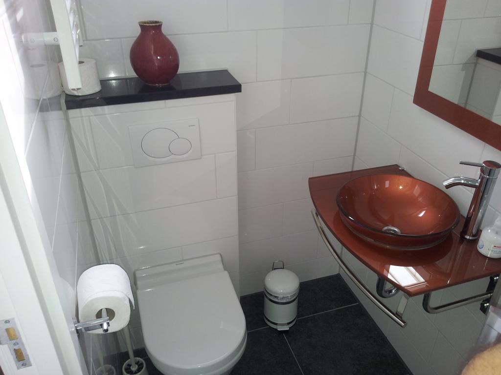 Homestay Bij Aelita Den Burg Zimmer foto